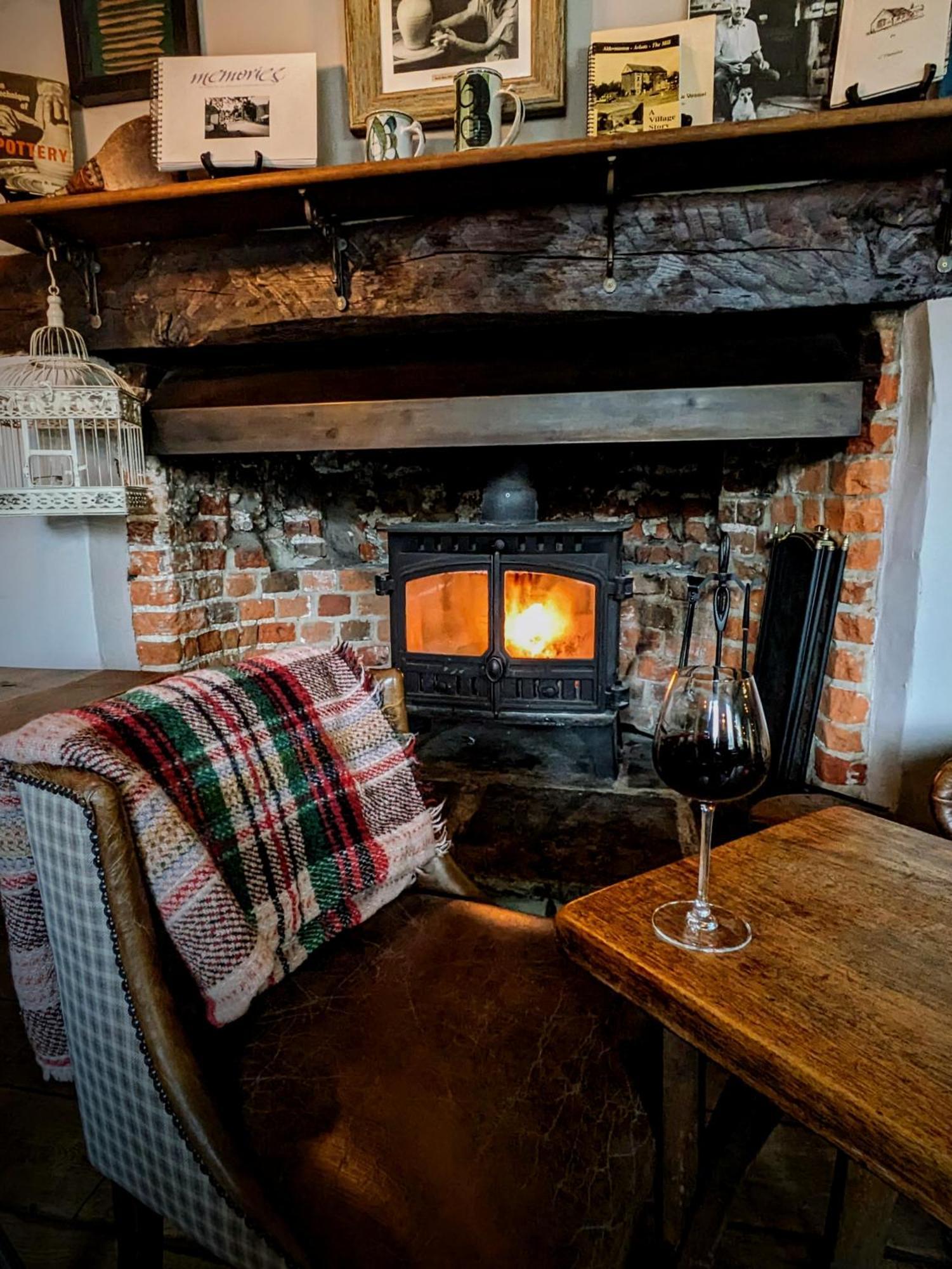 Hinds Head Hotell Aldermaston Eksteriør bilde