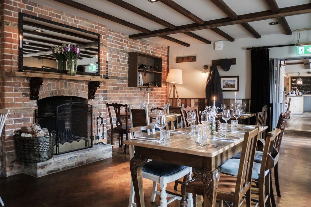 Hinds Head Hotell Aldermaston Eksteriør bilde