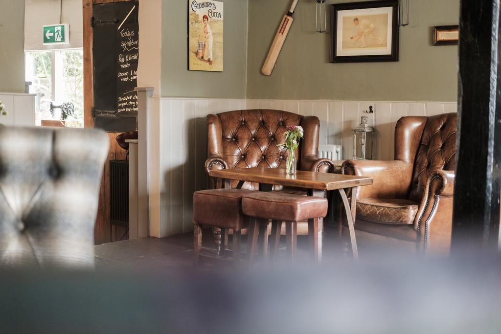 Hinds Head Hotell Aldermaston Eksteriør bilde