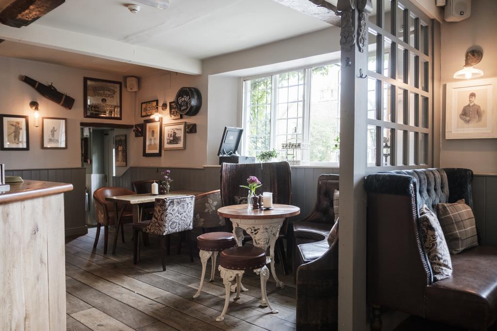 Hinds Head Hotell Aldermaston Eksteriør bilde