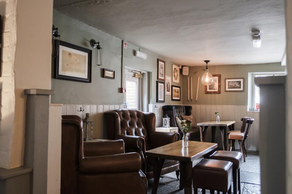 Hinds Head Hotell Aldermaston Eksteriør bilde