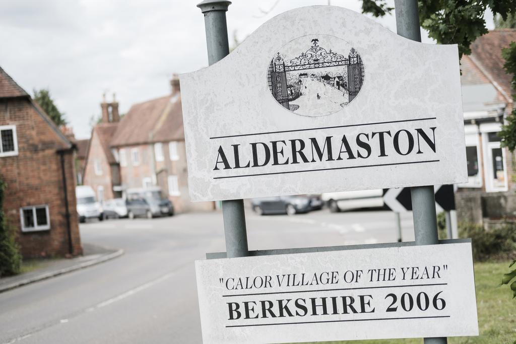 Hinds Head Hotell Aldermaston Eksteriør bilde