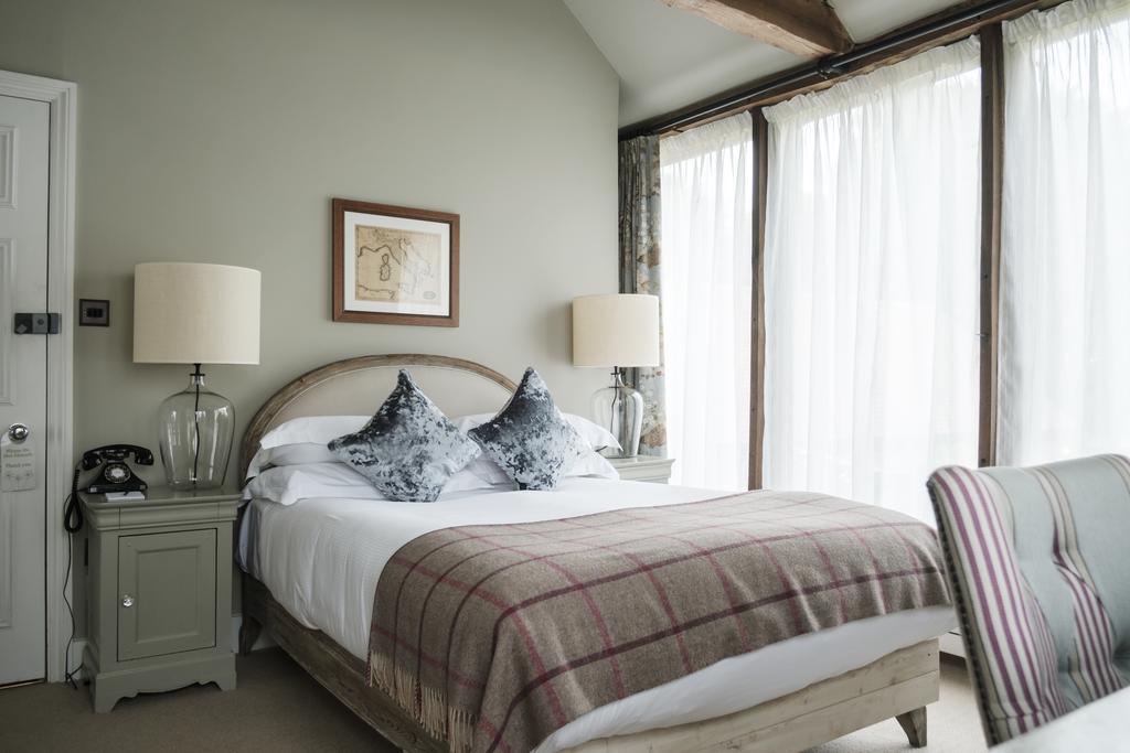 Hinds Head Hotell Aldermaston Eksteriør bilde