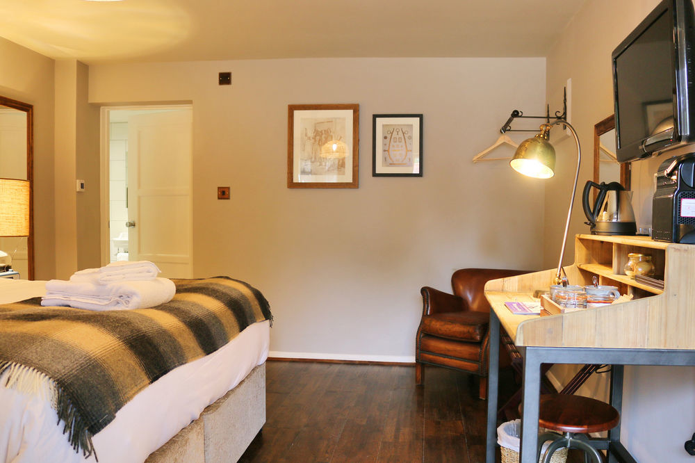Hinds Head Hotell Aldermaston Eksteriør bilde